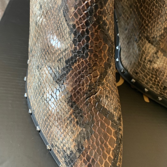 Charles David size 10 snakeskin ankle boots, brand new - Picture 3 of 6